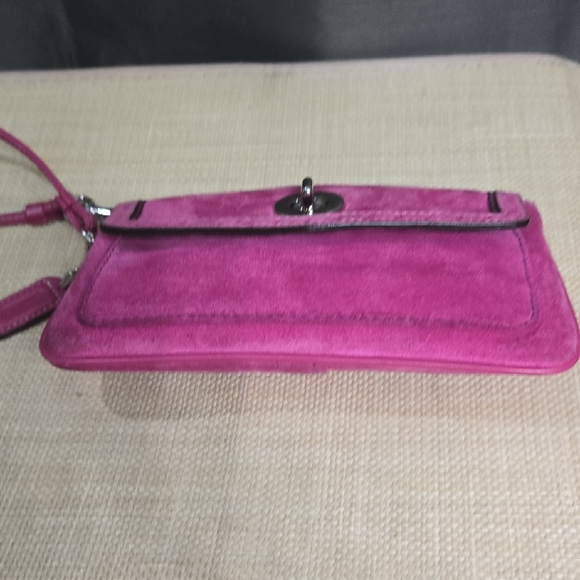 Coach Vintage Pink Suede Wristlet with Turnlock - Picture 6 of 16